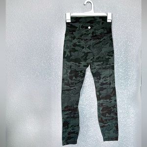 25’ Lululemon Aligns